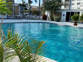 2990 NE 16th Ave 204, Oakland Park FL 33334