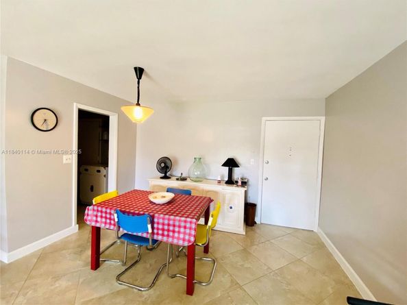 2990 NE 16th Ave 204, Oakland Park FL 33334