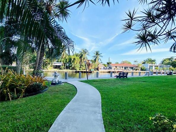 2990 NE 16th Ave 204, Oakland Park FL 33334