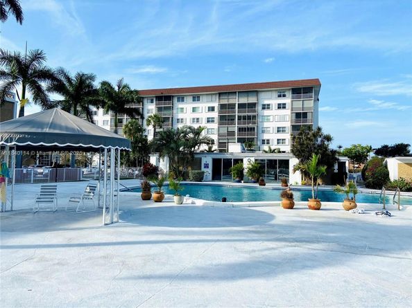 2990 NE 16th Ave 204, Oakland Park FL 33334