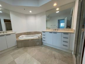 14951 Royal Oaks Ln 709, North Miami FL 33181