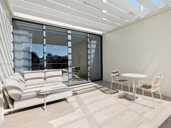 2201 Collins Ave 336, Miami Beach FL 33139