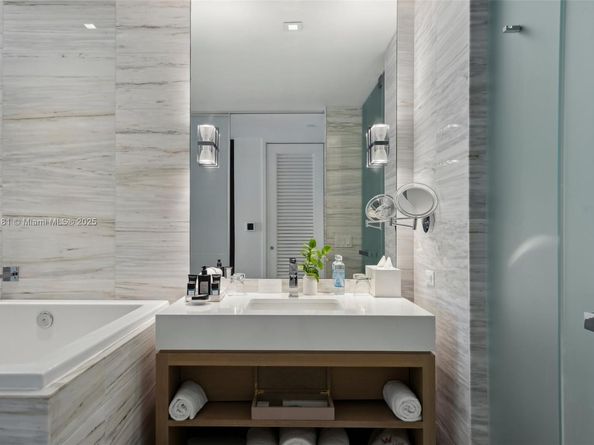 2201 Collins Ave 336, Miami Beach FL 33139