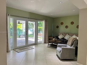 685 W 77th St, Hialeah FL 33014