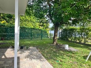 685 W 77th St, Hialeah FL 33014