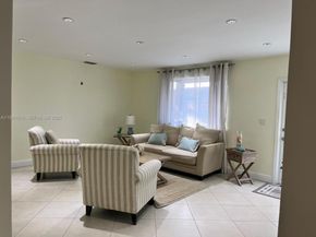 685 W 77th St, Hialeah FL 33014