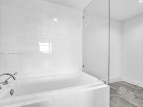 7135 Collins Ave 736, Miami Beach FL 33141