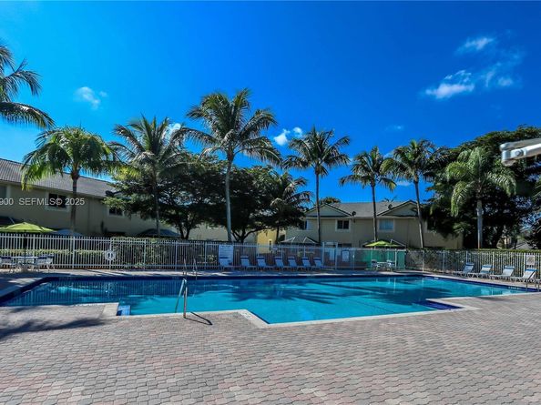 2143 Hacienda Ter, Weston FL 33327