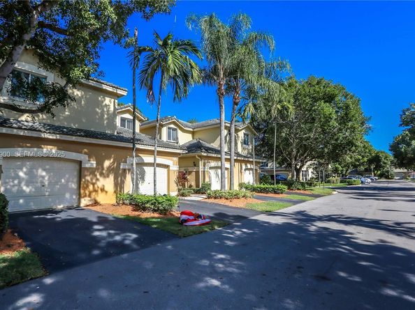 2143 Hacienda Ter, Weston FL 33327