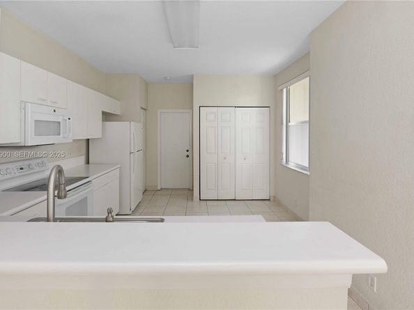 2143 Hacienda Ter, Weston FL 33327