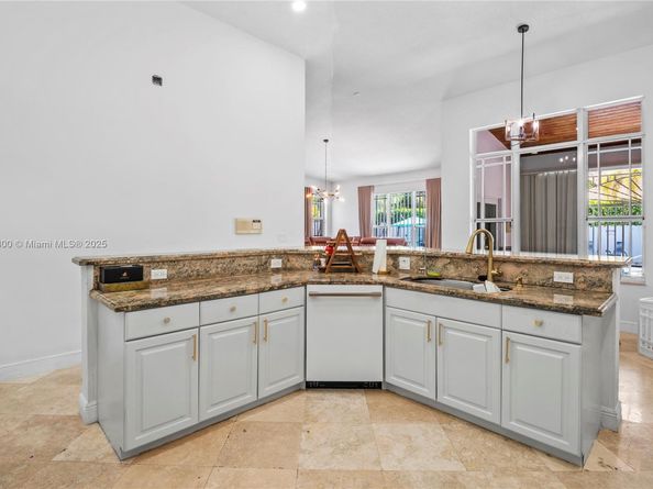 5750 SW 67th Ave, Miami FL 33143