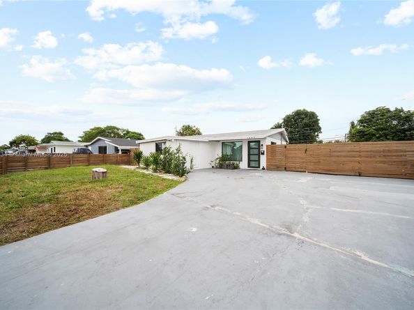 1889 NW 6th Ave, Pompano Beach FL 33060