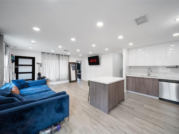 1889 NW 6th Ave, Pompano Beach FL 33060