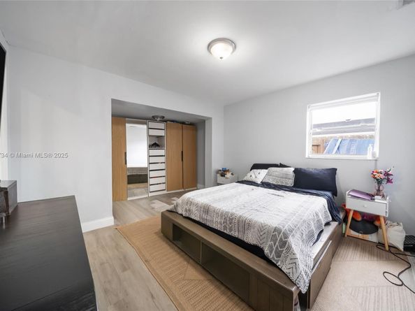 1889 NW 6th Ave, Pompano Beach FL 33060