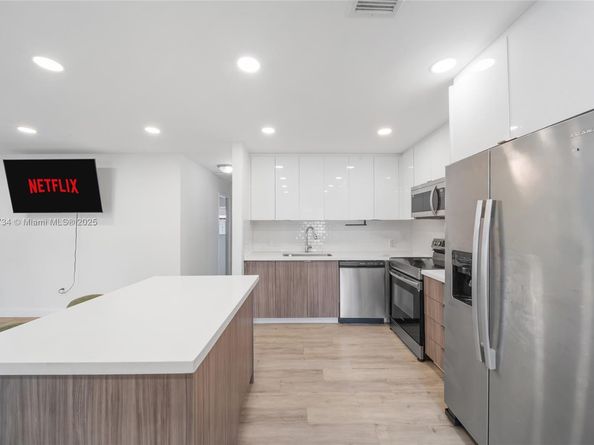 1889 NW 6th Ave, Pompano Beach FL 33060