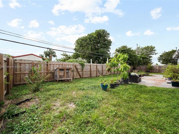 1889 NW 6th Ave, Pompano Beach FL 33060