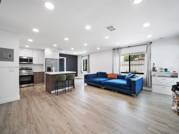 1889 NW 6th Ave, Pompano Beach FL 33060