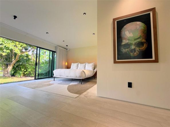 Undisclosed Address #A11923668, Miami FL 33138