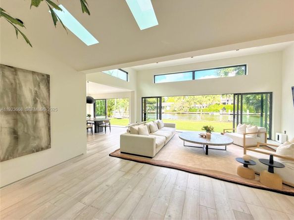 Undisclosed Address #A11923668, Miami FL 33138