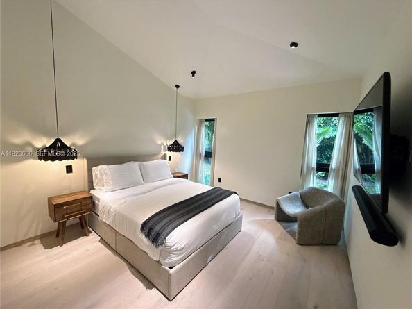 Undisclosed Address #A11923668, Miami FL 33138