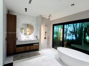 Undisclosed Address #A11923668, Miami FL 33138