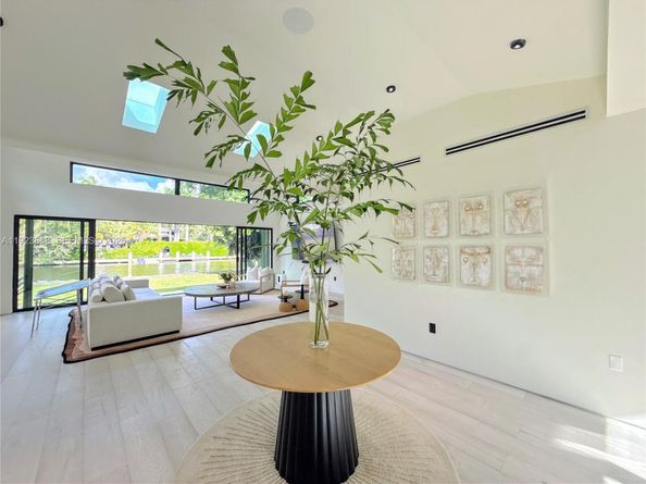 Undisclosed Address #A11923668, Miami FL 33138