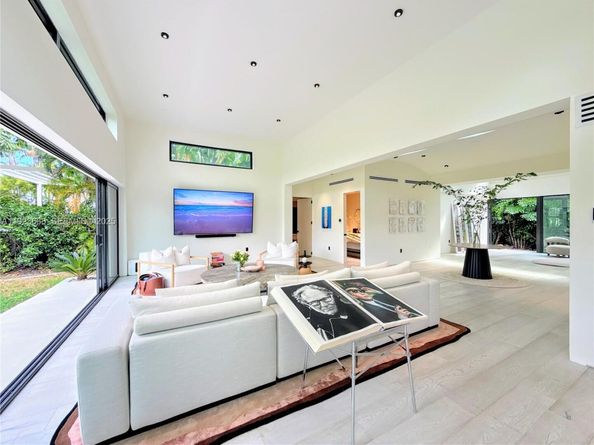 Undisclosed Address #A11923668, Miami FL 33138