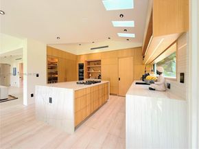 Undisclosed Address #A11923668, Miami FL 33138