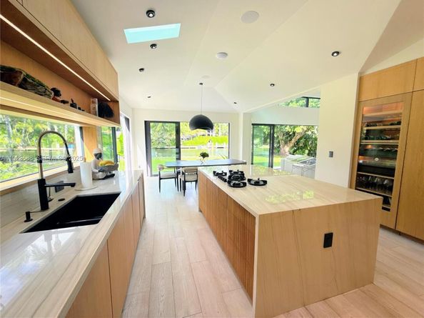 Undisclosed Address #A11923668, Miami FL 33138