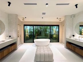 Undisclosed Address #A11923668, Miami FL 33138