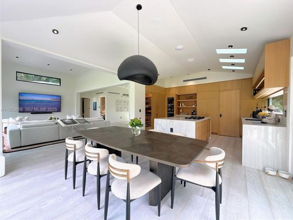 Undisclosed Address #A11923668, Miami FL 33138