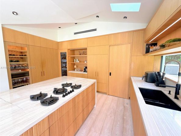 Undisclosed Address #A11923668, Miami FL 33138