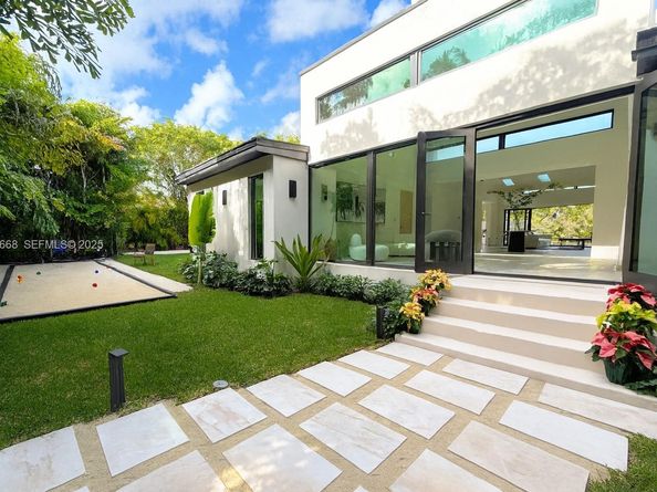 Undisclosed Address #A11923668, Miami FL 33138