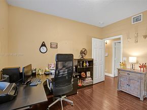 4812 Washington St 3, Hollywood FL 33021