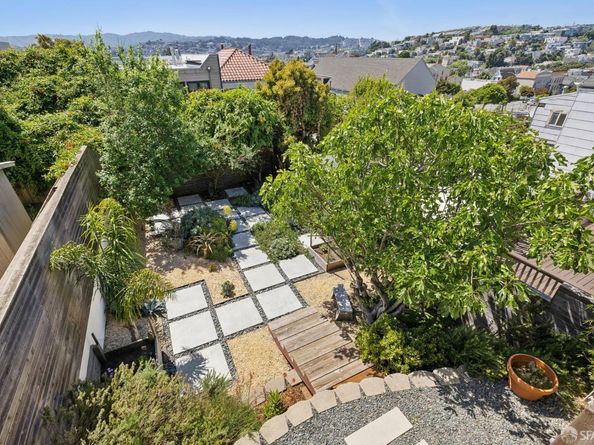 1479 Newcomb Avenue, San Francisco CA 94124