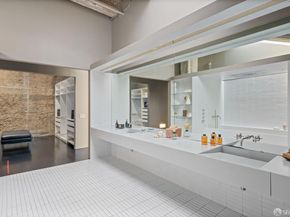 Undisclosed Address #426128147, San Francisco CA 94103