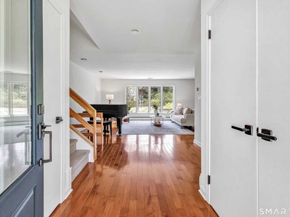 89 Random Road, Fairfield CT 06825