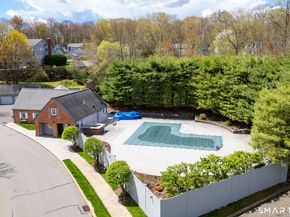85 Gate Ridge Road 85, Fairfield CT 06825