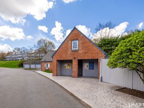 85 Gate Ridge Road 85, Fairfield CT 06825