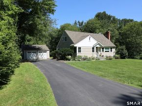 18 Head Of Meadow Road, Newtown CT 06470