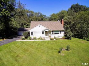 18 Head Of Meadow Road, Newtown CT 06470