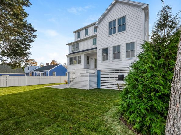 127 Paul Place, Fairfield CT 06824