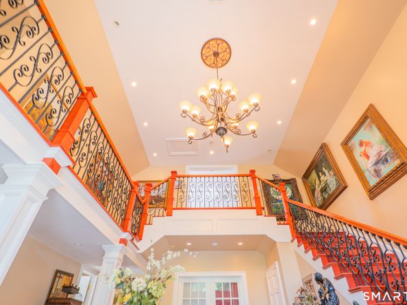 34 West Street, Newtown CT 06470