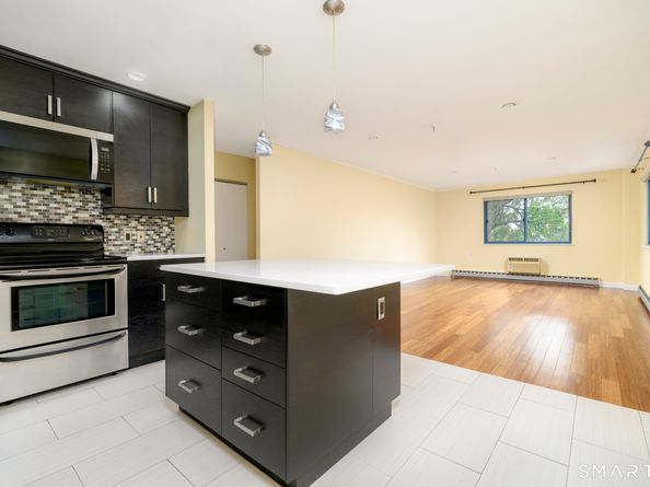 51 Schuyler Avenue 3B, Stamford CT 06902