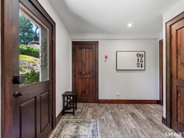 253 Tokeneke Road, Darien CT 06820