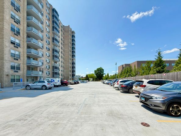 1 Strawberry Hill Court APT 1A, Stamford CT 06902