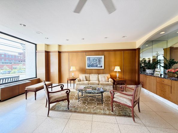 1 Strawberry Hill Court APT 1A, Stamford CT 06902