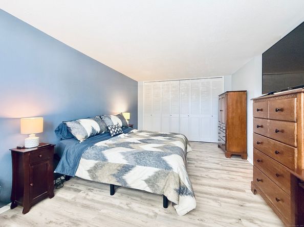 1 Strawberry Hill Court APT 1A, Stamford CT 06902