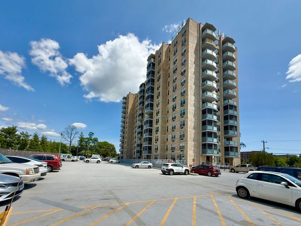 1 Strawberry Hill Court APT 1A, Stamford CT 06902