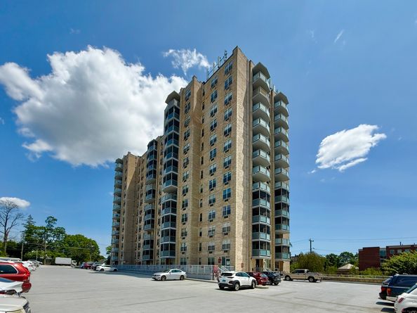 1 Strawberry Hill Court APT 1A, Stamford CT 06902